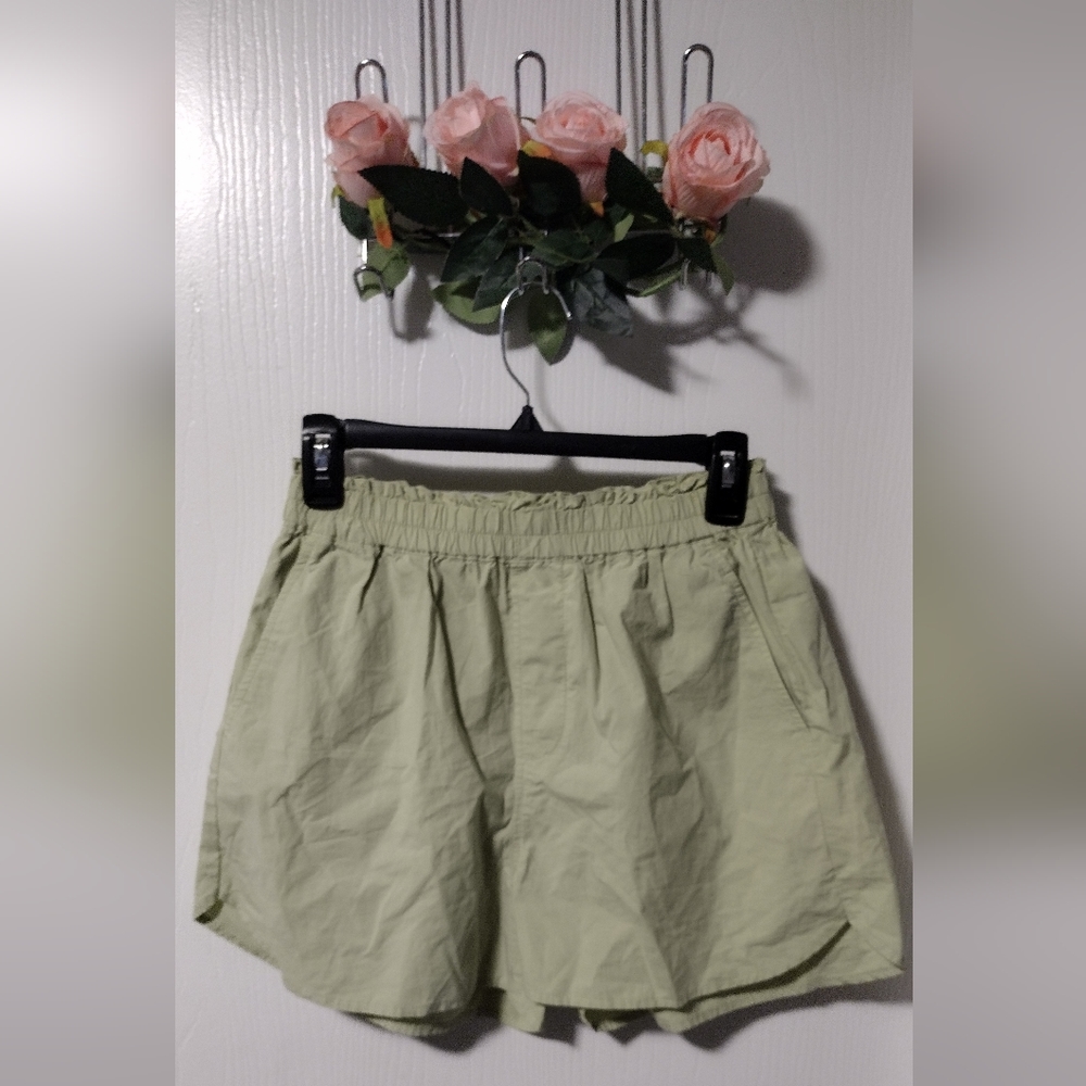 🍉3/$20 Madewell green lightweight shorts